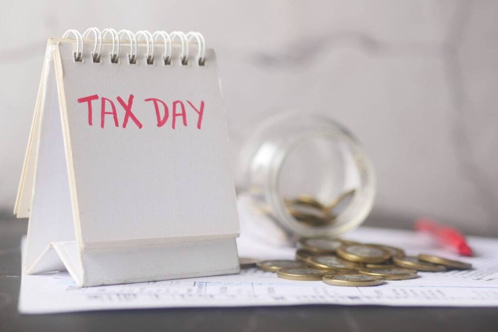 FEIE vs foreign tax credit expat which is better 2026 — photo by Towfiqu barbhuiya via Pexels