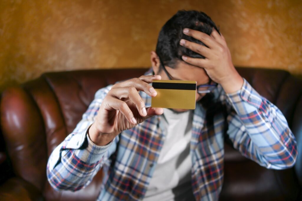 moving abroad stop paying credit cards what happens — photo by Towfiqu barbhuiya via Pexels