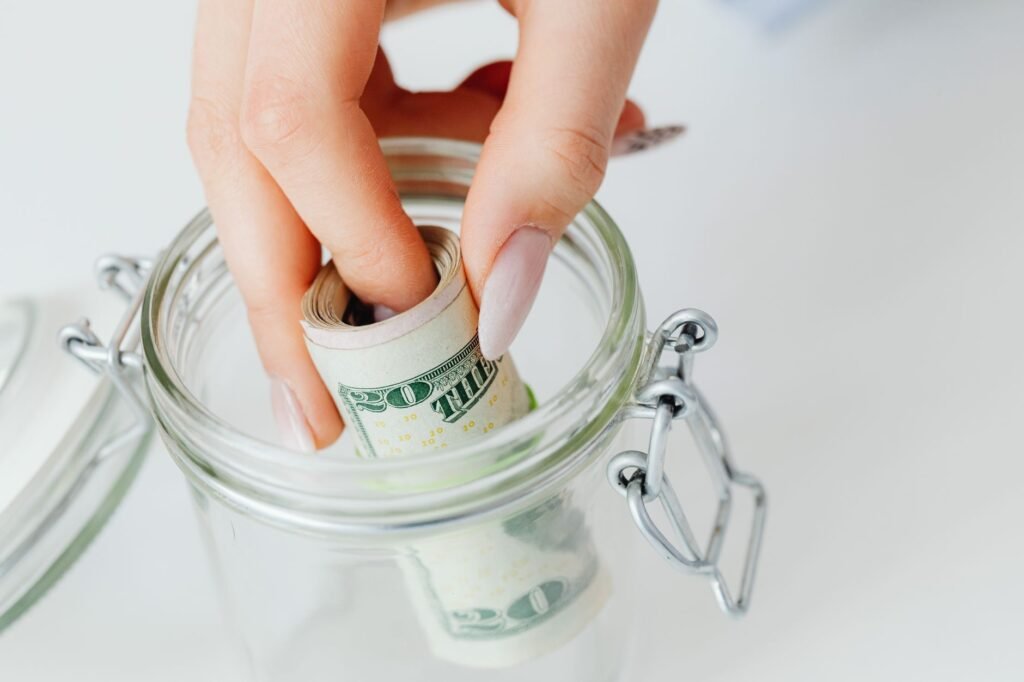 how much money to save before moving abroad emergency fund — photo by www.kaboompics.com via Pexels
