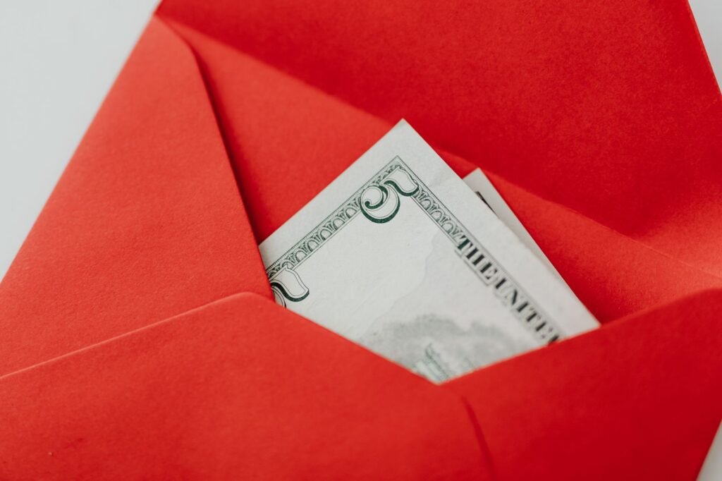 selling US home after moving abroad Section 121 exclusion expat — photo by www.kaboompics.com via Pexels