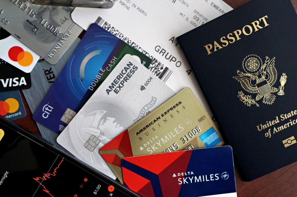 credit card rewards strategy before moving abroad — photo by DΛVΞ GΛRCIΛ via Pexels